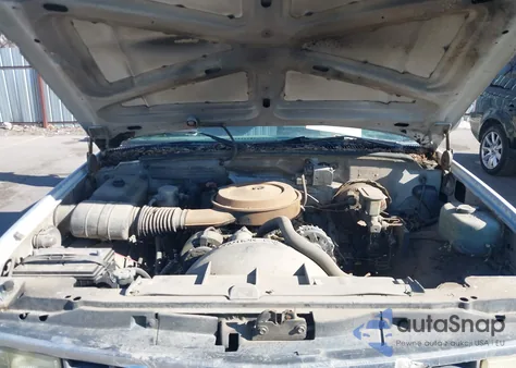 1992 Chevrolet Gmt-400 C2500 z USA, uszkodzony, nr VIN 1GCFC24K5NE126048